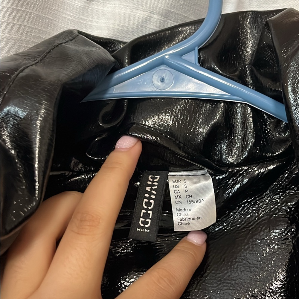 H&M Glossy Black Puffer Vest - Picture 4 of 5